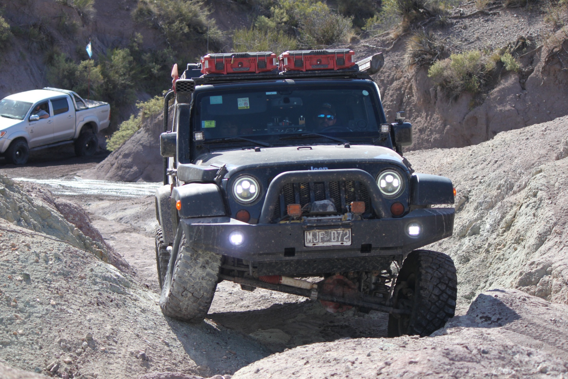 4x4 en montaña argentina al atardecer